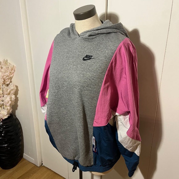 Vintage Style Nike Hoodie - Picture 4 of 5